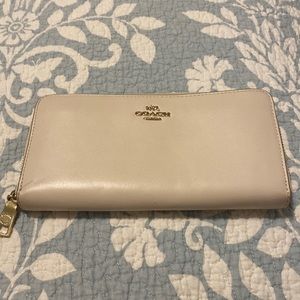 Cream Coach Zip Around Wallet - AUTHENTIC